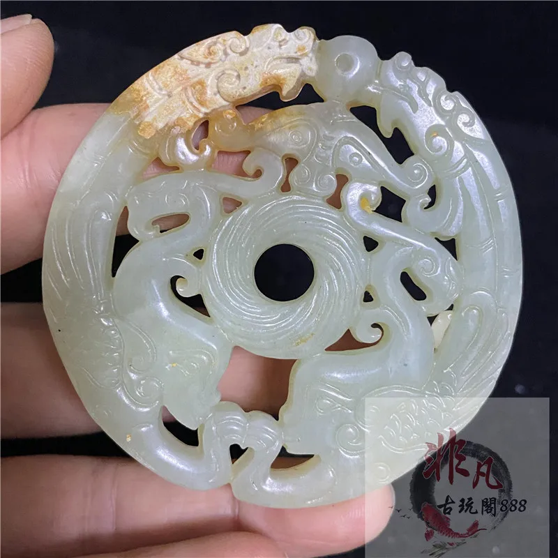 

Imitation Ming and Qing Dynasties, old Xiu Huangqin hollowed out arowana pendant, old object collection