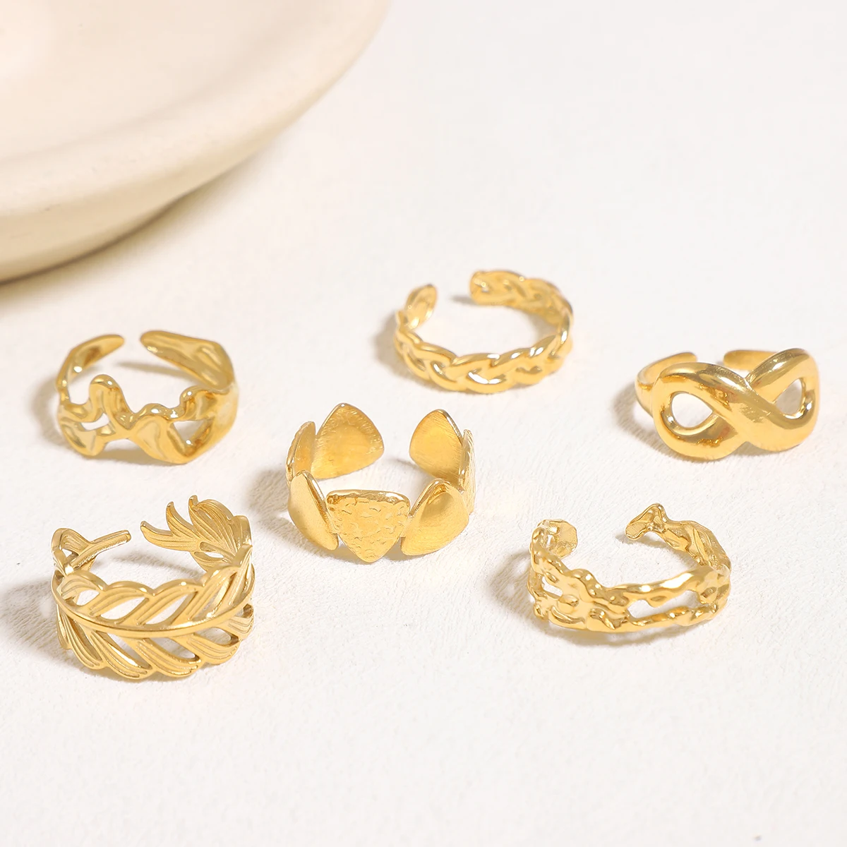New Irregular Leaf Heart Engagement Rings For Women Smooth Mobius Stainless Steel Retro Personality Wedding Ring Fashion Jewelry