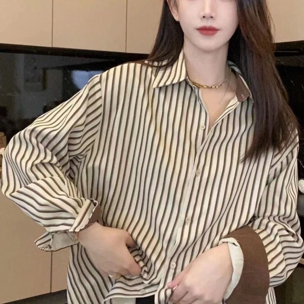 เสื้อเชิ้ตผู้หญิงคอวีลายทาง แขนยาว สีแอปริคอต/สีน้ำตาล สไตล์เกาหลี เสื้อสตรีทแวร์ลำลอง ปกเสื้อแบบปกเชิ้ต