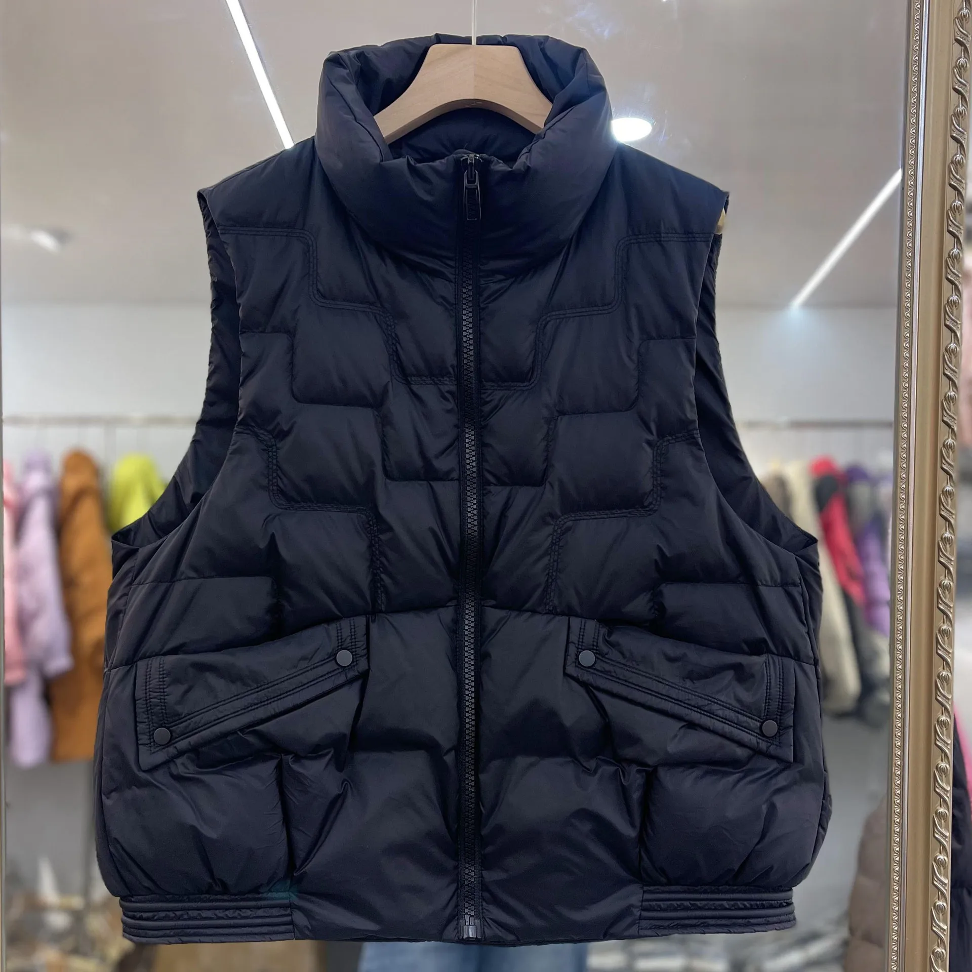

2025 Autumn and Winter Down Vest Fashionable Commuting Windproof Standing Collar Short Women's Vest