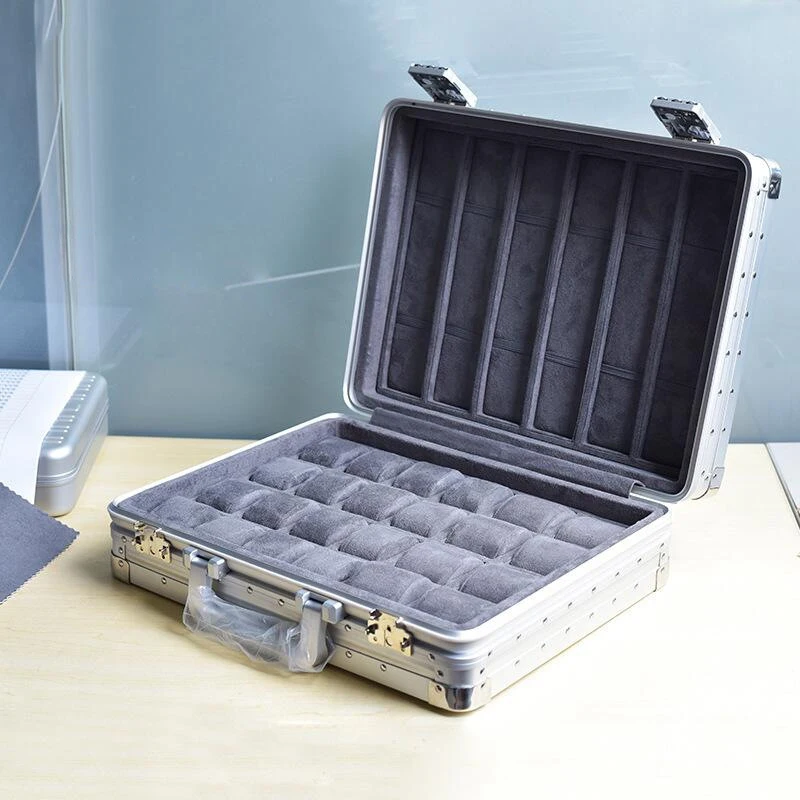 Lightweight Handheld Aluminum Watch Case 24 Slots Watchs Business Display Storage Box Internal Super Soft Fur Customization Logo