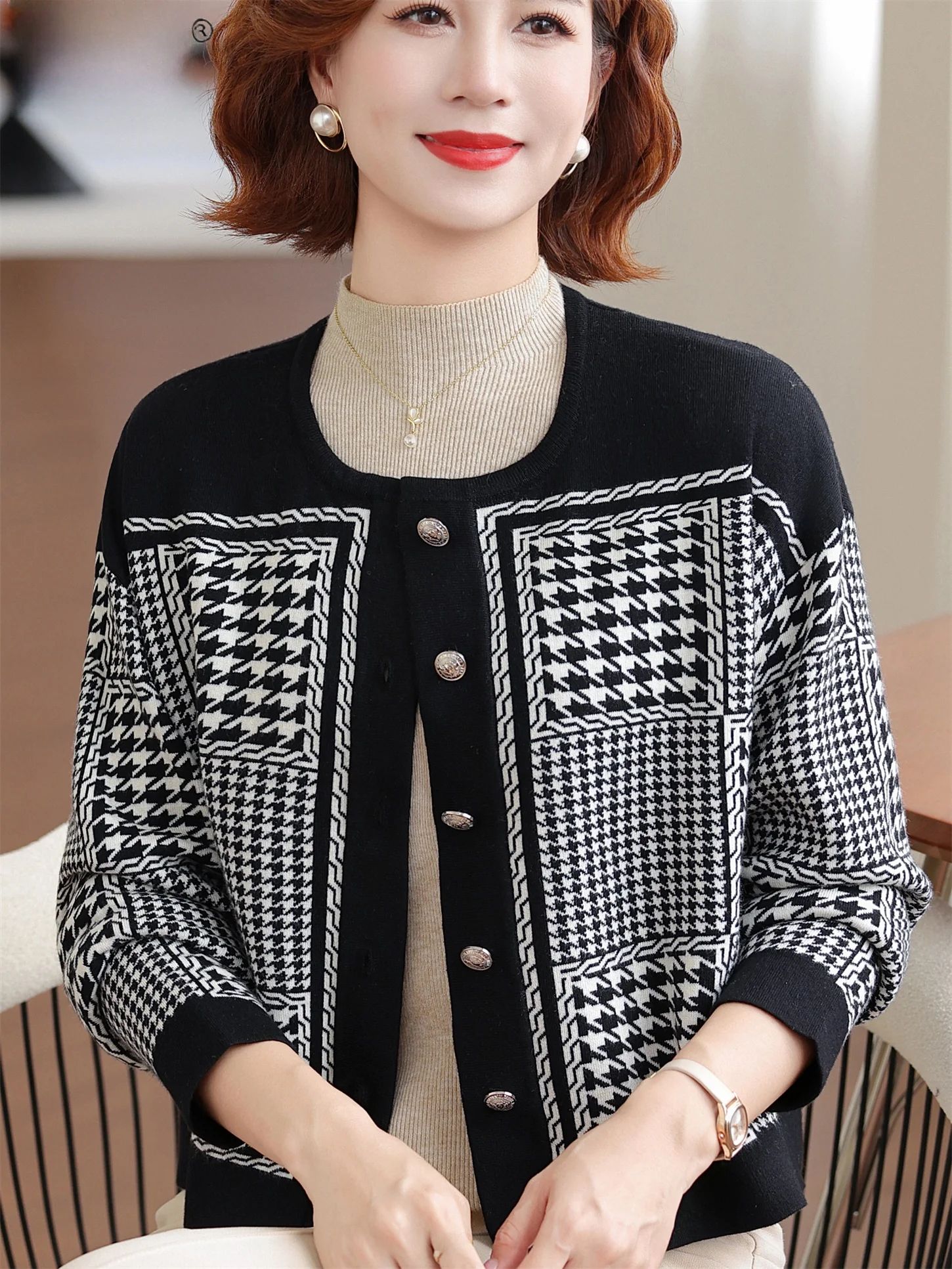 

Autumn Winter Knitted Open Cardigan Women's Loose Warm Outerwear Plaid Pattern Faionable Slimming Top for Middle-Aged And E...