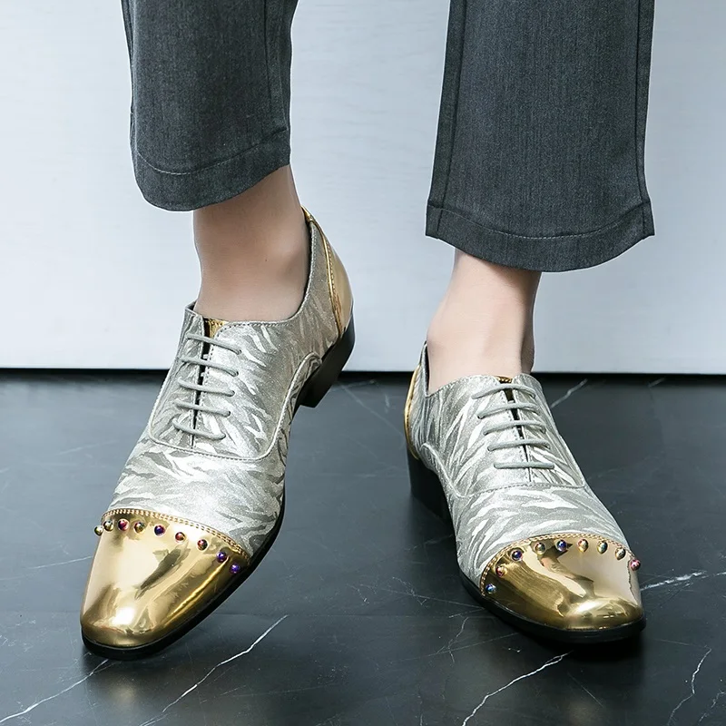 Men's Casual Business Rivets Leather Shoes Mens Shiny Oxfords Shoes Dress Office Flats Men Fashion Wedding Party Patent Leather