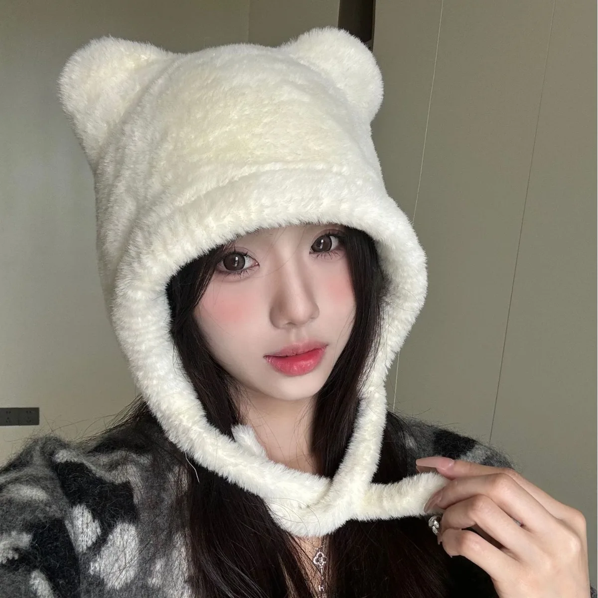 قبعة الدببة القطيفة الدافئة للشتاء للنساء، مقاومة للرياح والبرد، قبعة محبوكة للأذن للنساء والفتيات