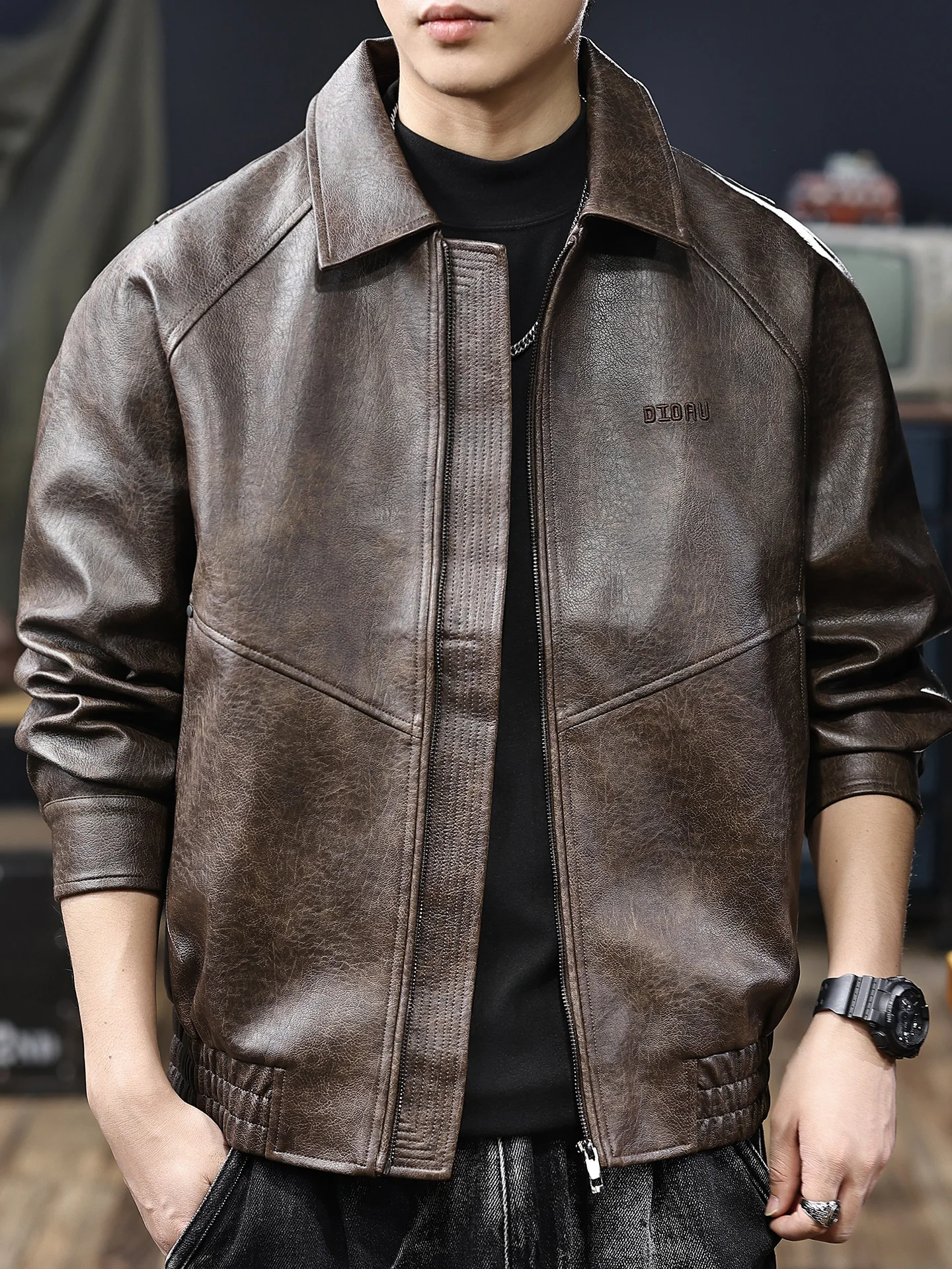 Cappotto da uomo in pelle PU vintage americana di fascia alta Jaet Faionable ricamato patchwork vestibilità ampia lungo Sve Retro Sle