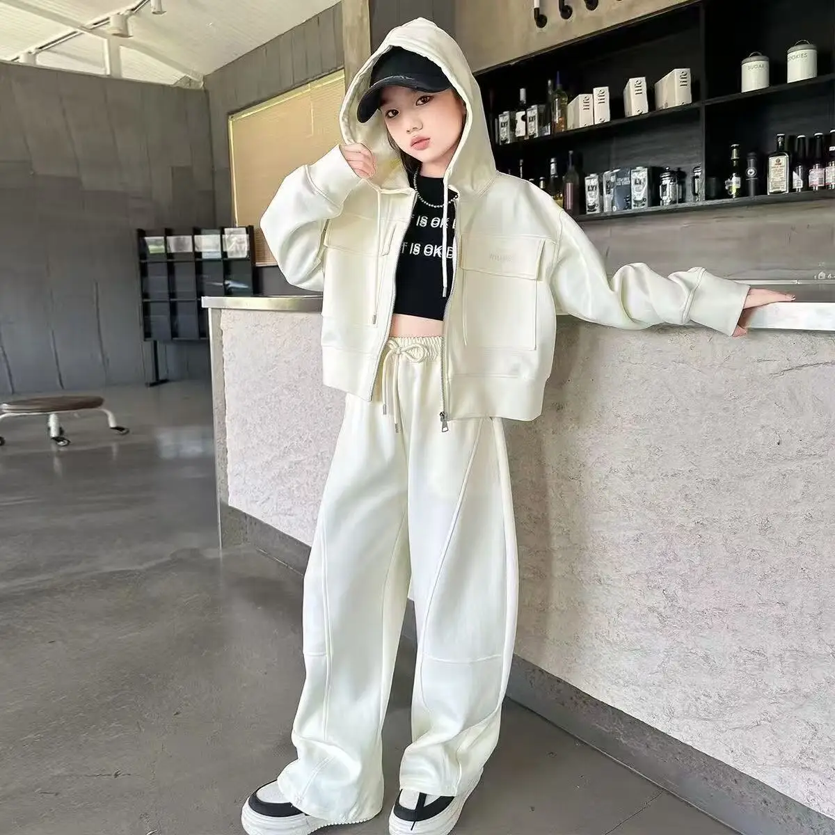 

Girl's Sports Suit Autumn 2025 New Fashionable Middle and Large Children Zip Shirt Jacket Casual Trousers Two-piece Set