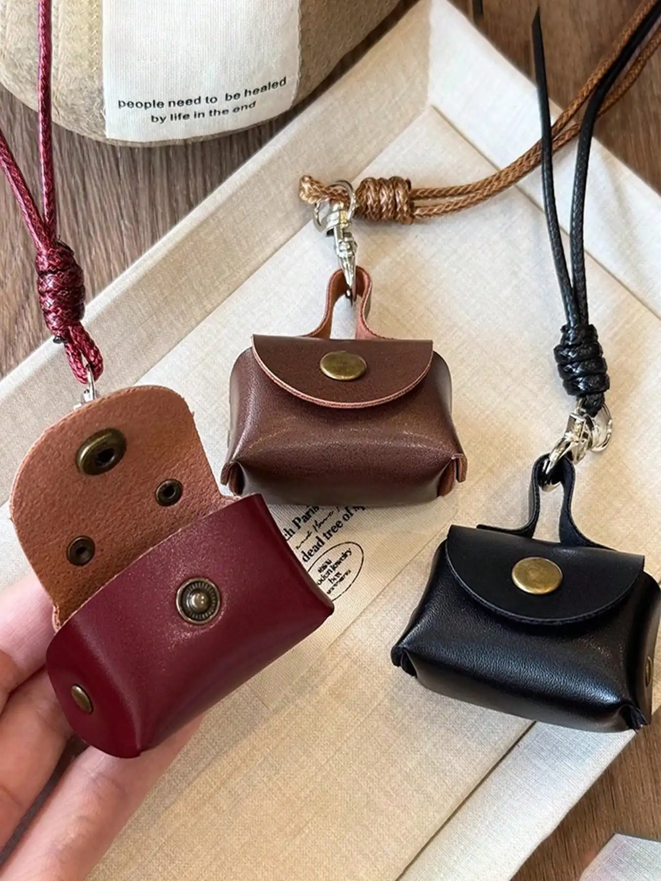 

1pc Women's Cute Small Bag-Shaped Necklace – Niche Design Coin Purse, Functional Storage Pendant