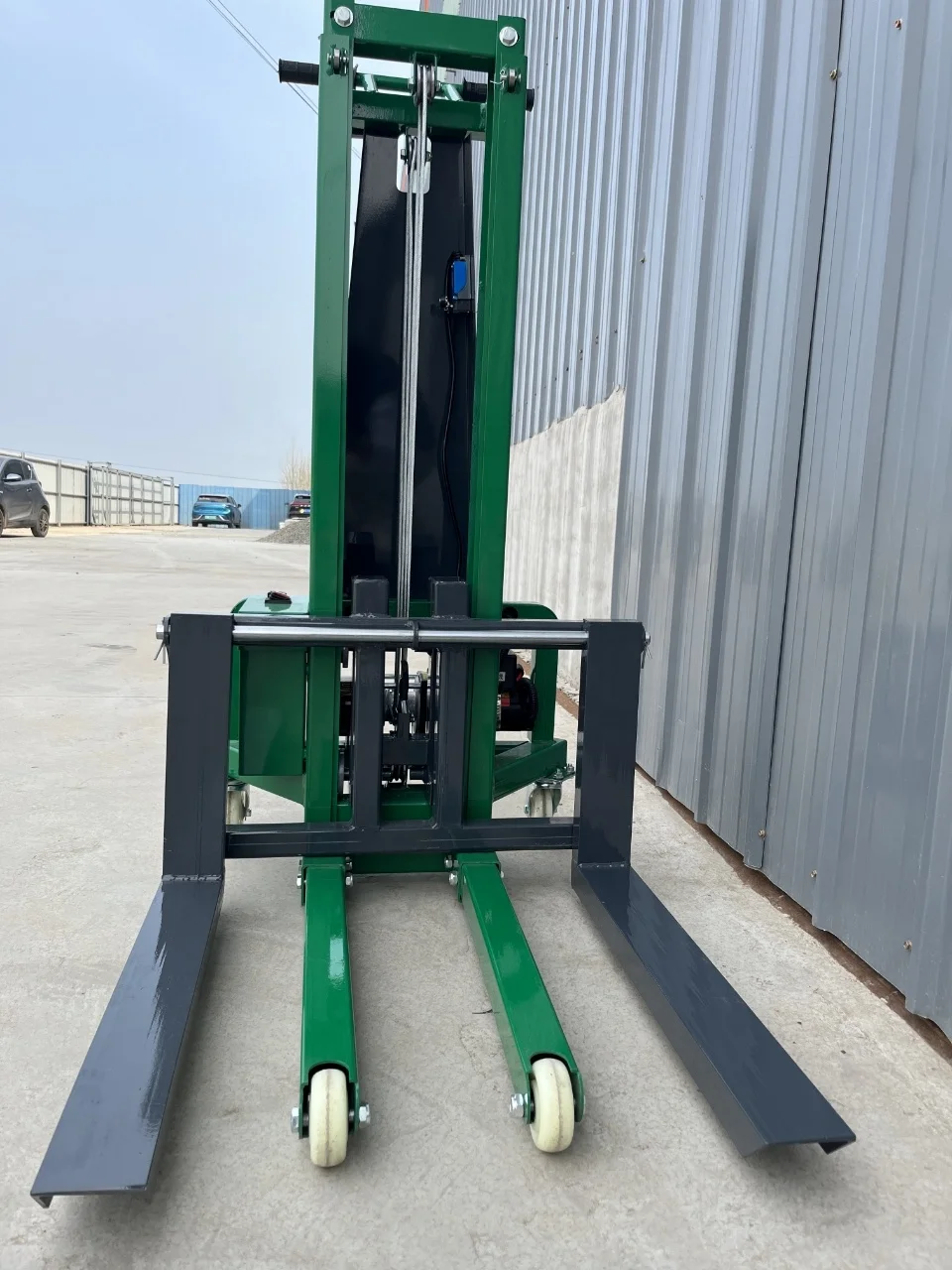 Mini Electric Forklift 1.2m Lifting Height with Movable Arm 12V Lead Acid for Restaurant Material Handling