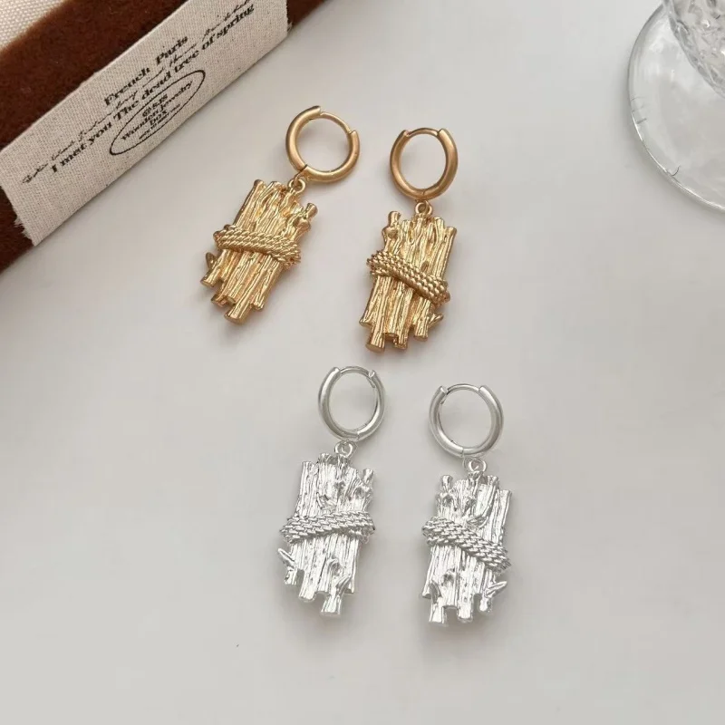 

Retro European And American Style Metal Twisted Branch Earrings for Women Suitable Unique Design Daily Commute Accessory