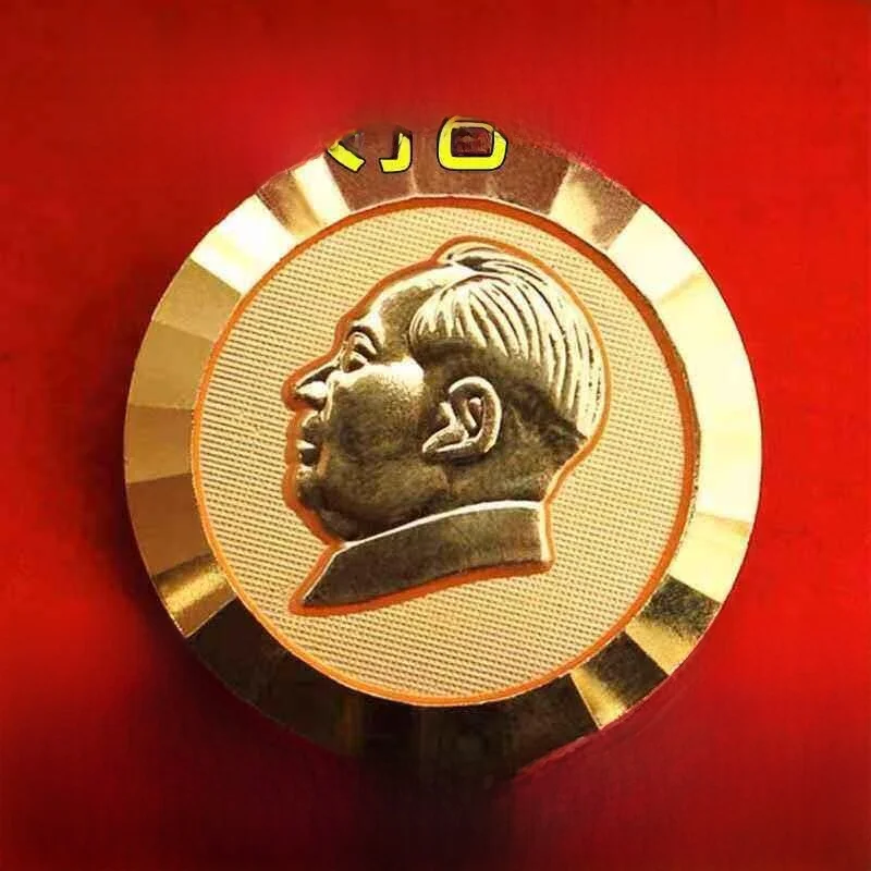 distintivo-comemorativo-dourado-cor-areia-do-presidente-que-serve-o-povo-emblema-vermelho-presente-em-liga-metalica-banhada-a-prata-e-ouro-novo-estado
