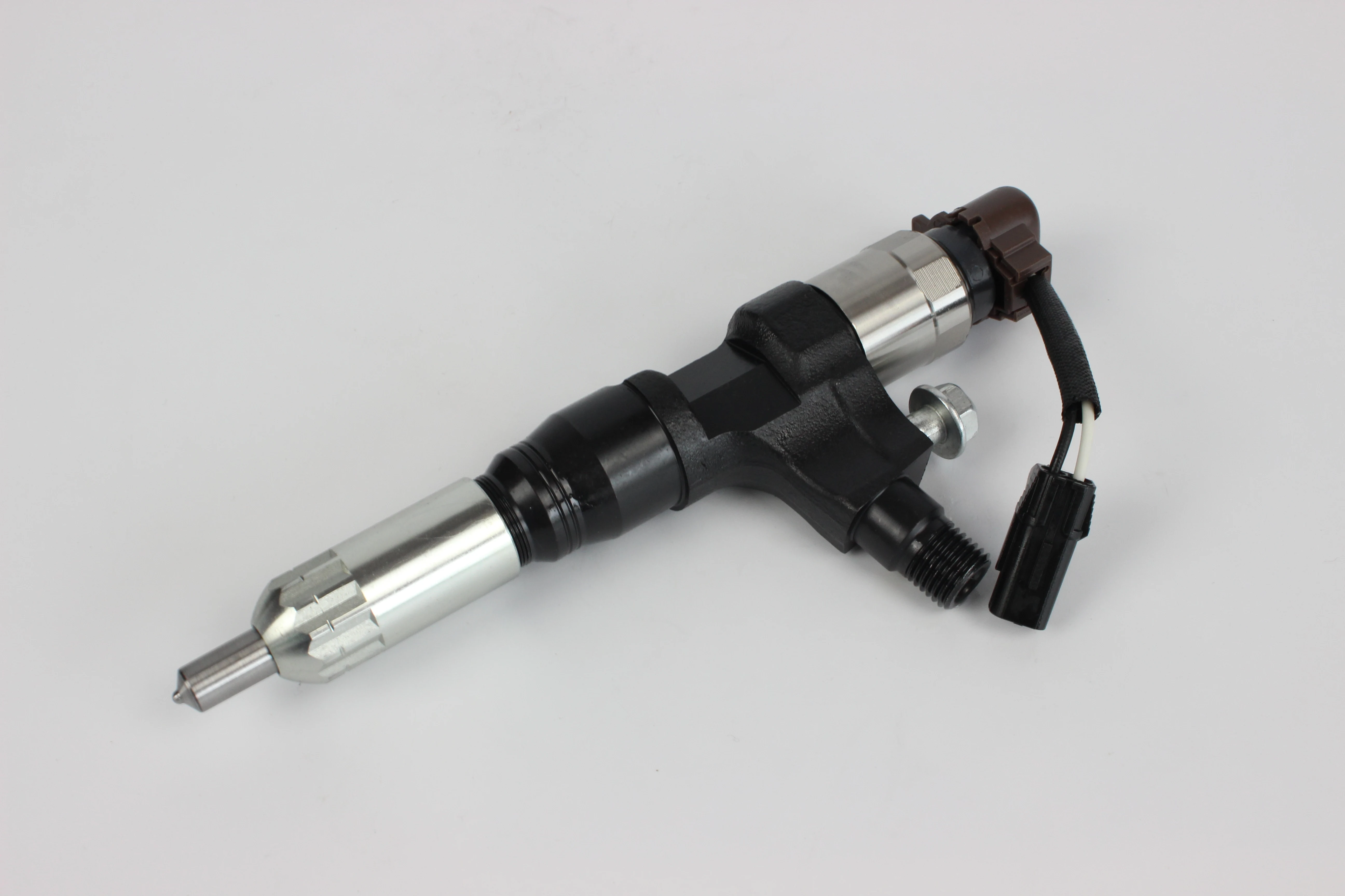 Excavator Parts SK200-8 SK210-8 Engine J05E095000-6353 Common Rail Fuel Injector 8976024854 Injector Nozzle