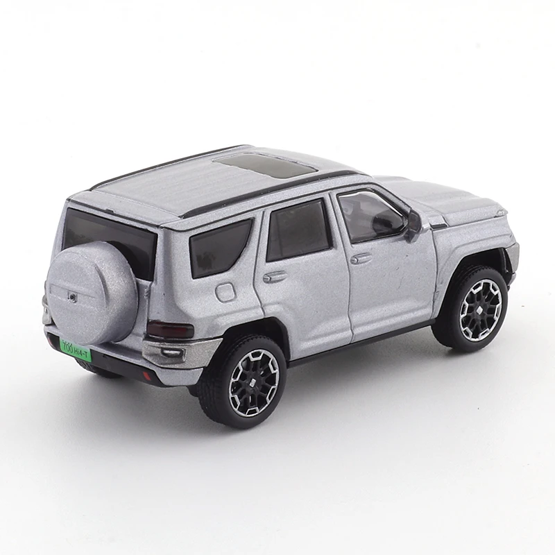 XCARTOYS 1/64 Tank 700- Glacier Silver Car Alloy Toys Motor Vehicle Diecast Metal Model Kids Xmas Gift Toys for Boys