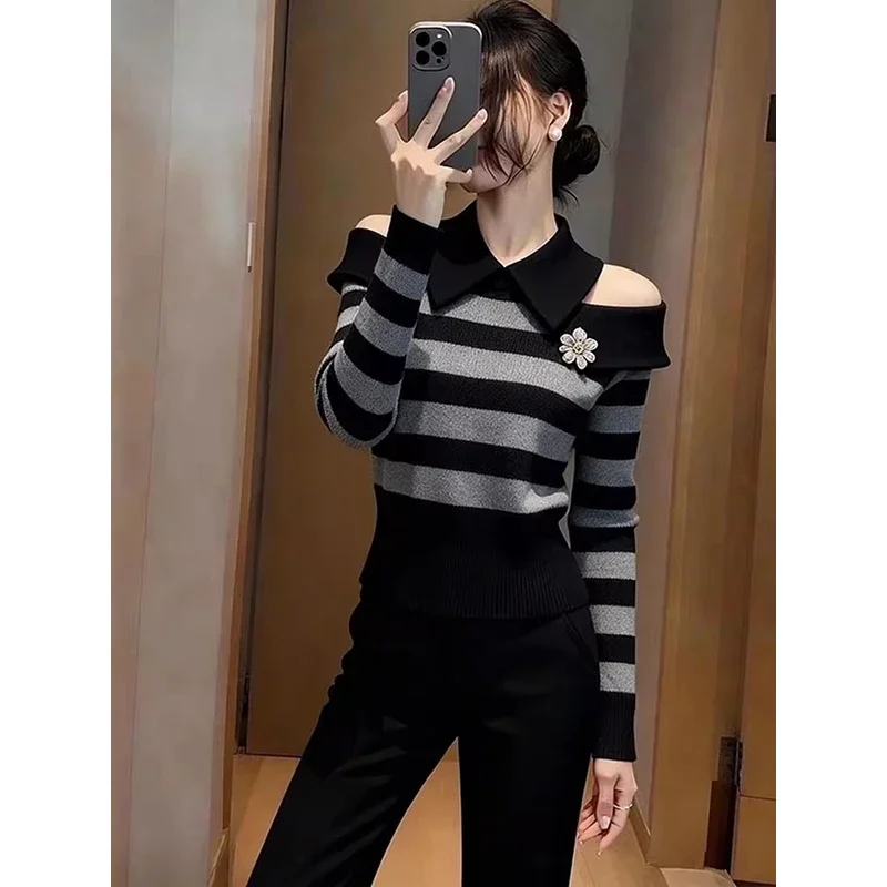 

Women Spring Autumn Fashion Graceful Slim Stripe Sweater Lady Elegant Brooch Off-Shoulder Turn-down Collar Knit Top New Knitwear