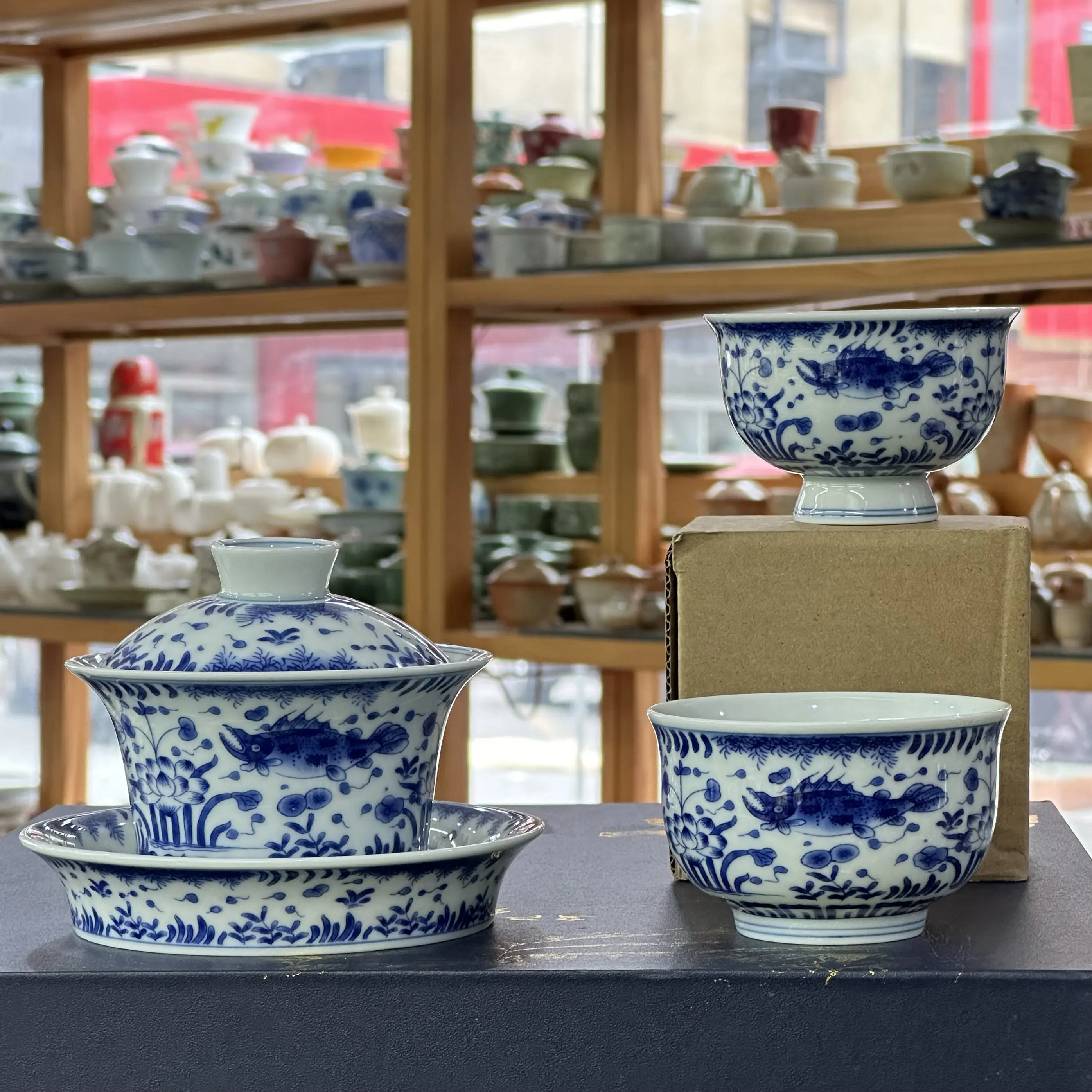 Jingdezhen Blue and White Fish and Algae Pattern Gaiwan Ceramic Horseshoe Tea Cup Cup Single Cup Large Tea Bowl Tea Cup
