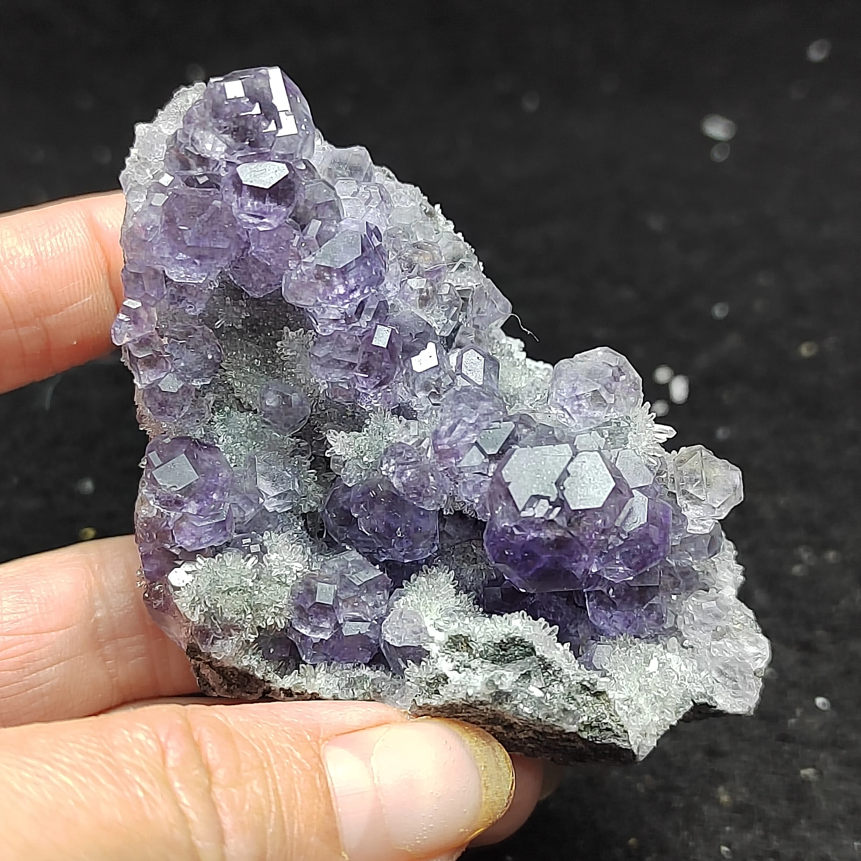 110.8gNatural rare polyhedral violet Fluorite Crystal mineral specimen, healing aura energy, home decoration