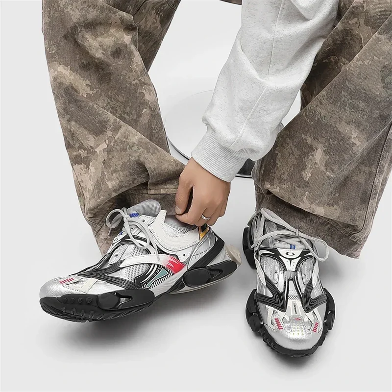 

Тенденция — установка спортивной обуви для пар: ослепительные цветовые смеси и футуристический дизайн