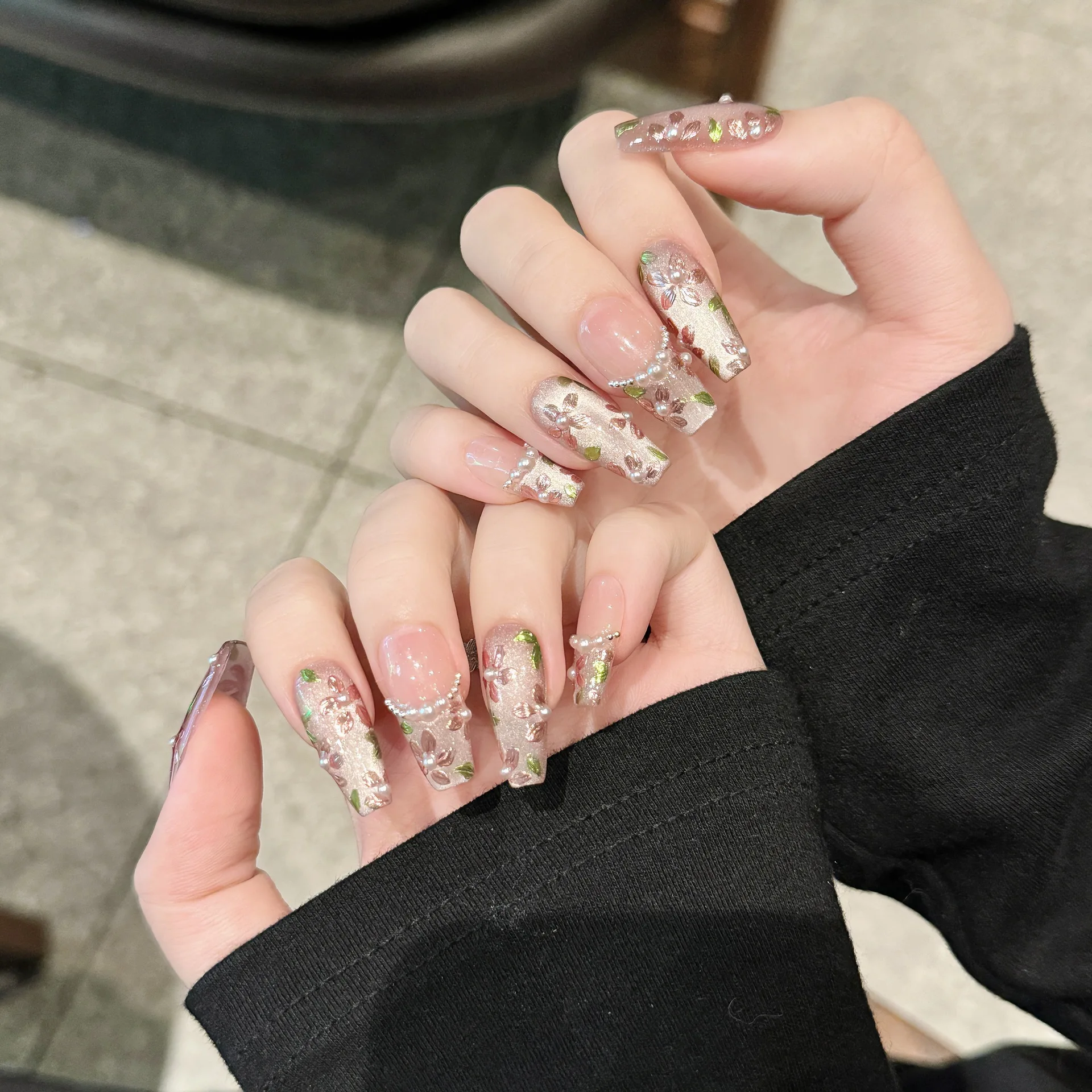 10 Stück blühende Blüten, französische Glasperlen, Katzenauge mit Perlenblumen – eleganter Damenstil mit 4 Stück Werkzeugen, Nagelkleberlaschen