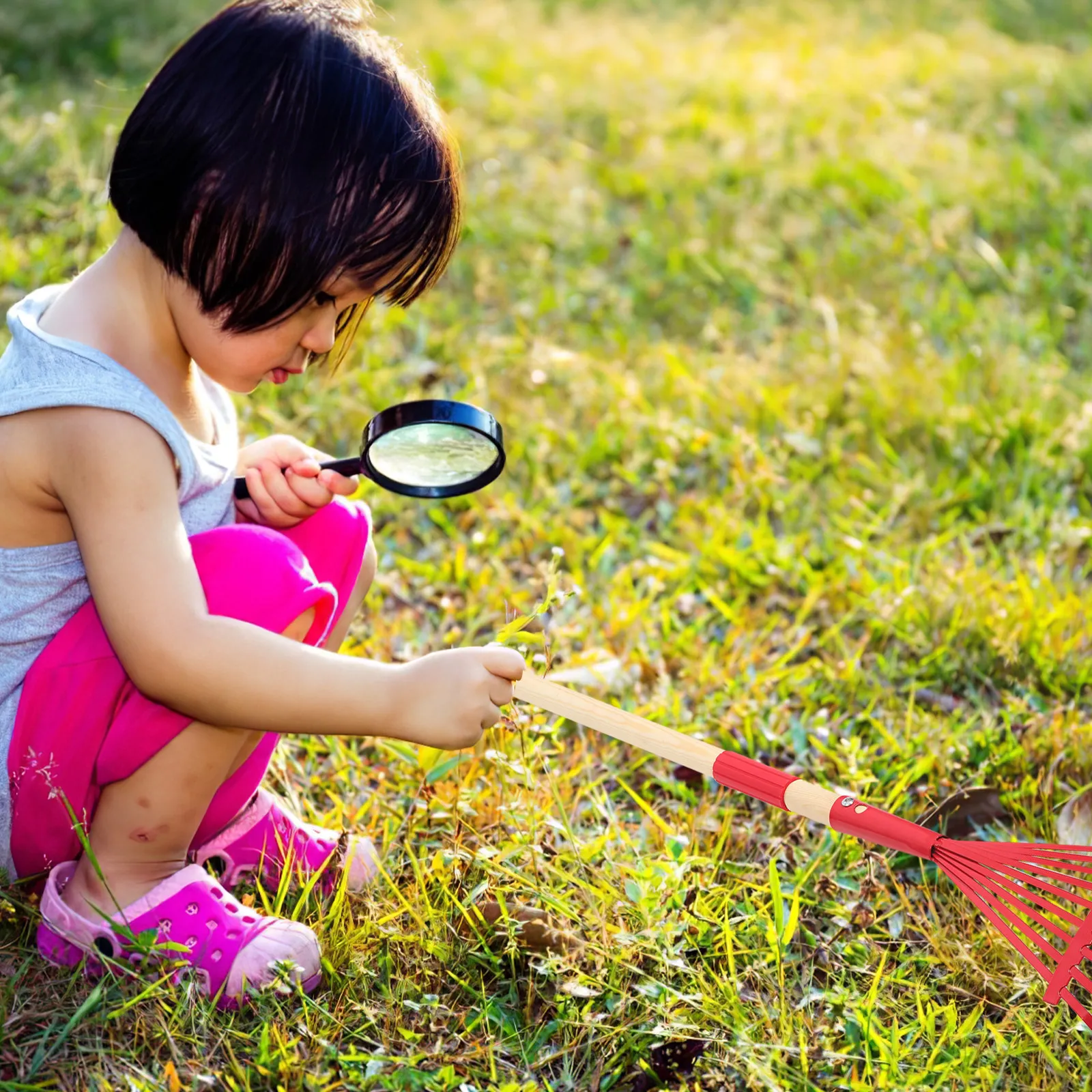 

Compact Detachable Lawn Rake for Red Garden Rake with Comfortable Handle for Yard Cleaning and Flower Bed Maintenance