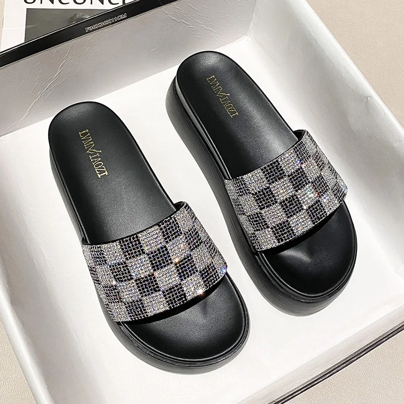 

Интернет-тапочки знаменитостей со стразами, женские летние удлиняющие однотонные пляжные сандалии на толстой подошве, модные большие размеры