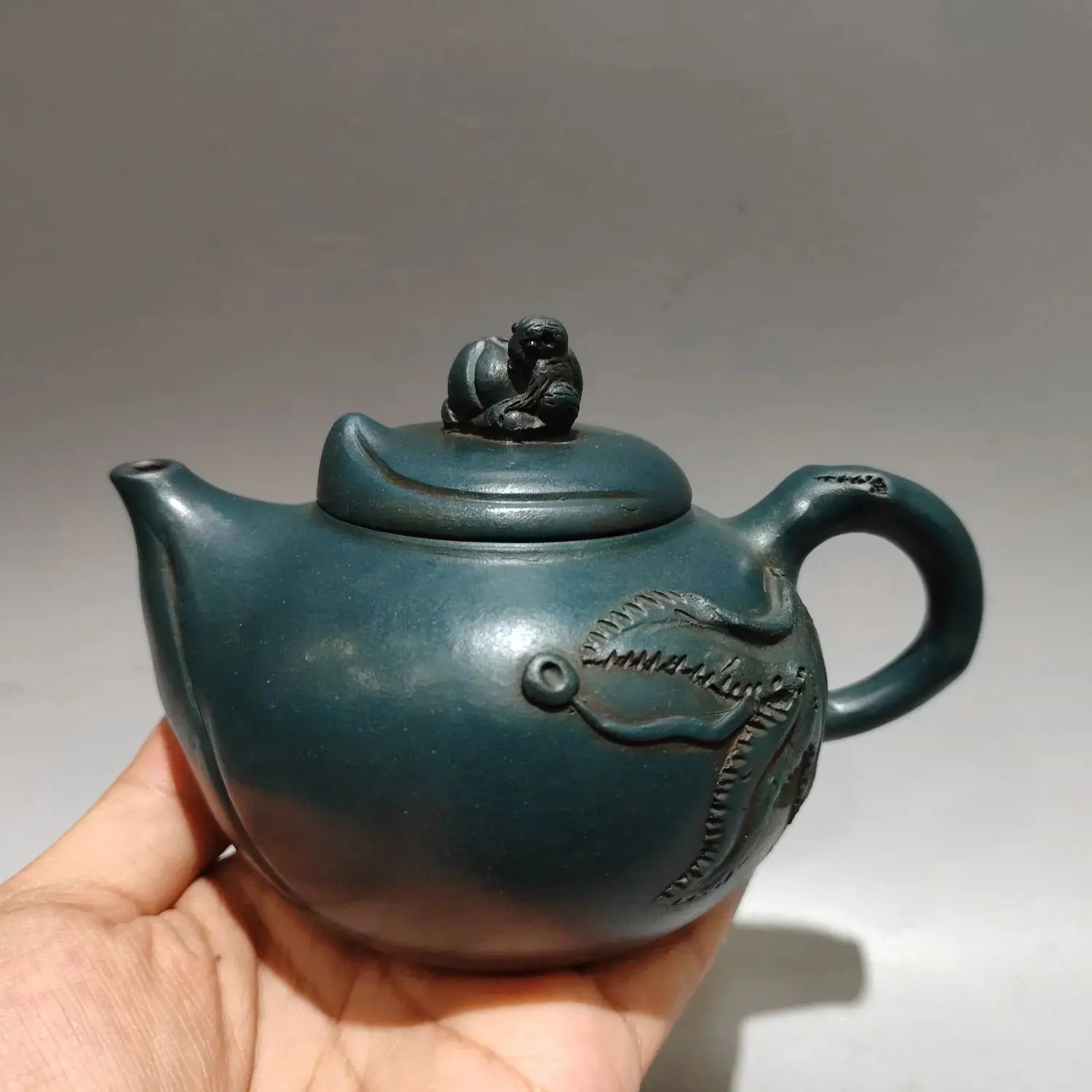 

6"Chinese Yixing Purple Clay Teapot Monkey statue Peach shaped teapot Kettle Teapot Flagon Tea Ceremony Sample Tea