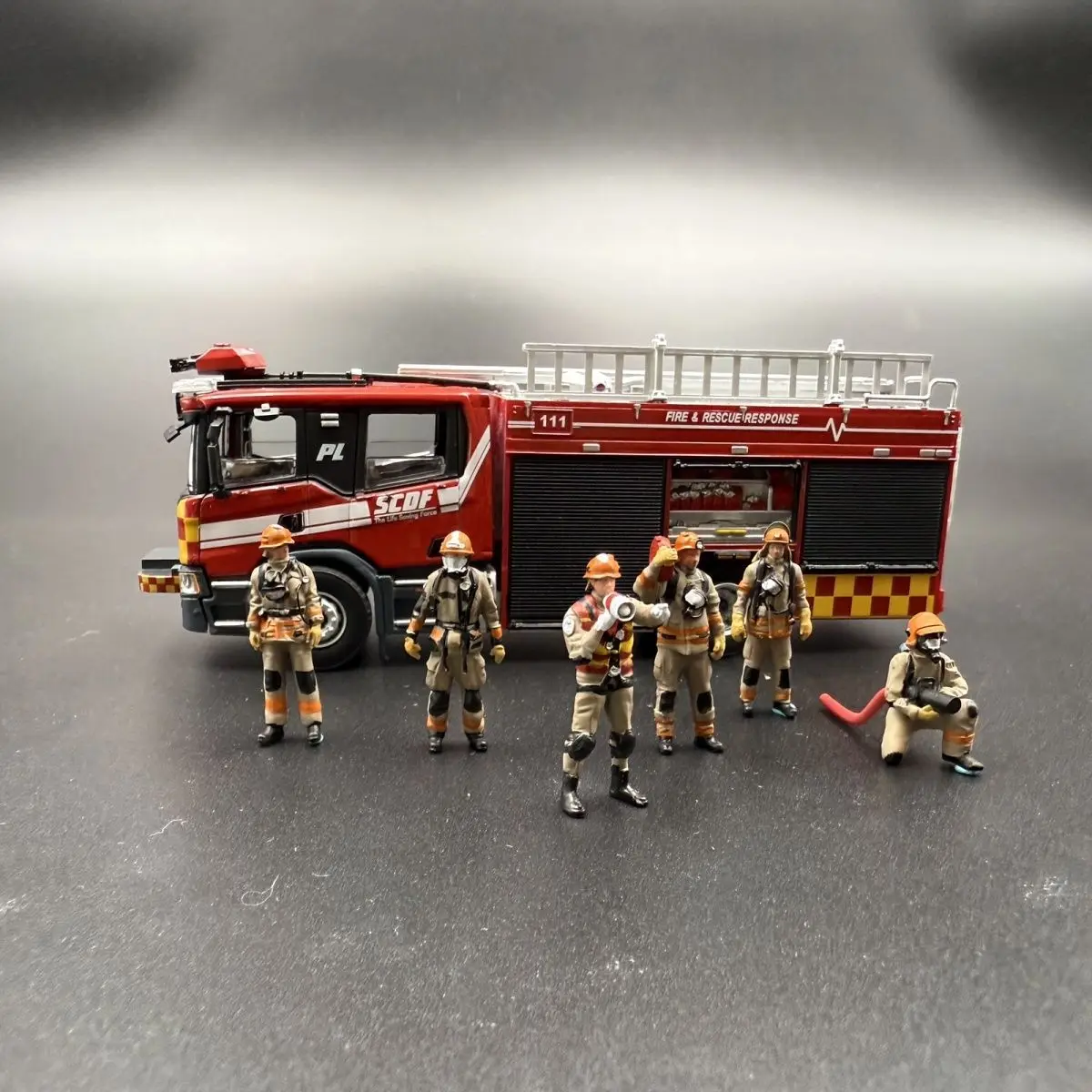 

1:64 Scale Firefighter 3D Printed Scene Resin Hand-Painted Model NOT INCLUDE CAR