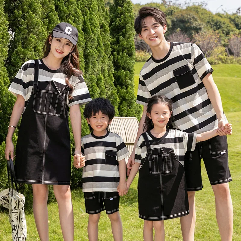 

Family Matching Fashion Clothes Summer Father Son Outfit Summer Mom and Daughter Dresses Korean Women Baby Girls Dress Kids Set