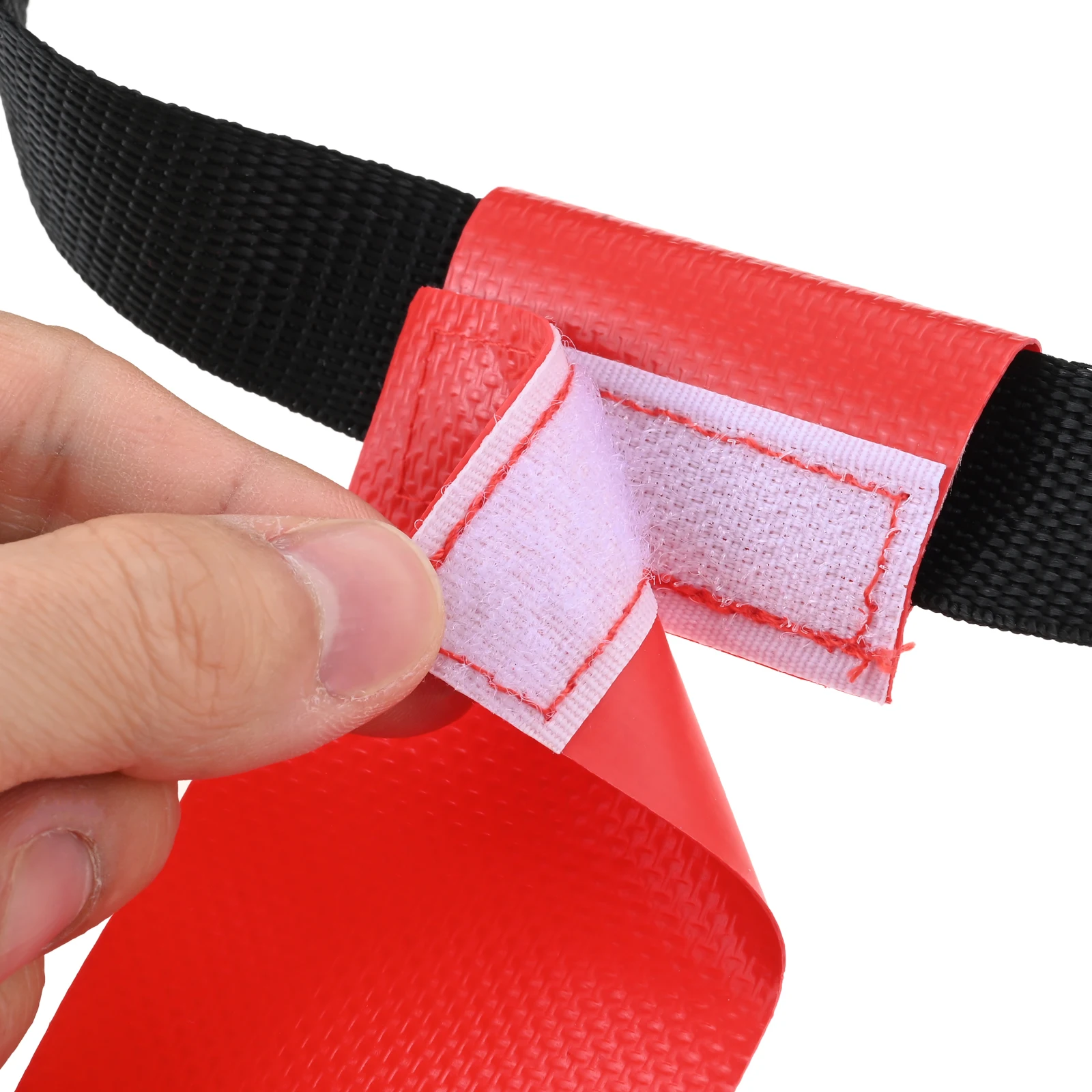 Un set di bandiere da rugby include 16 set di bandiere in vita (cintura nera + fibbia + 3 nastri stile) e 12 pennarelli e una borsa portaoggetti nera