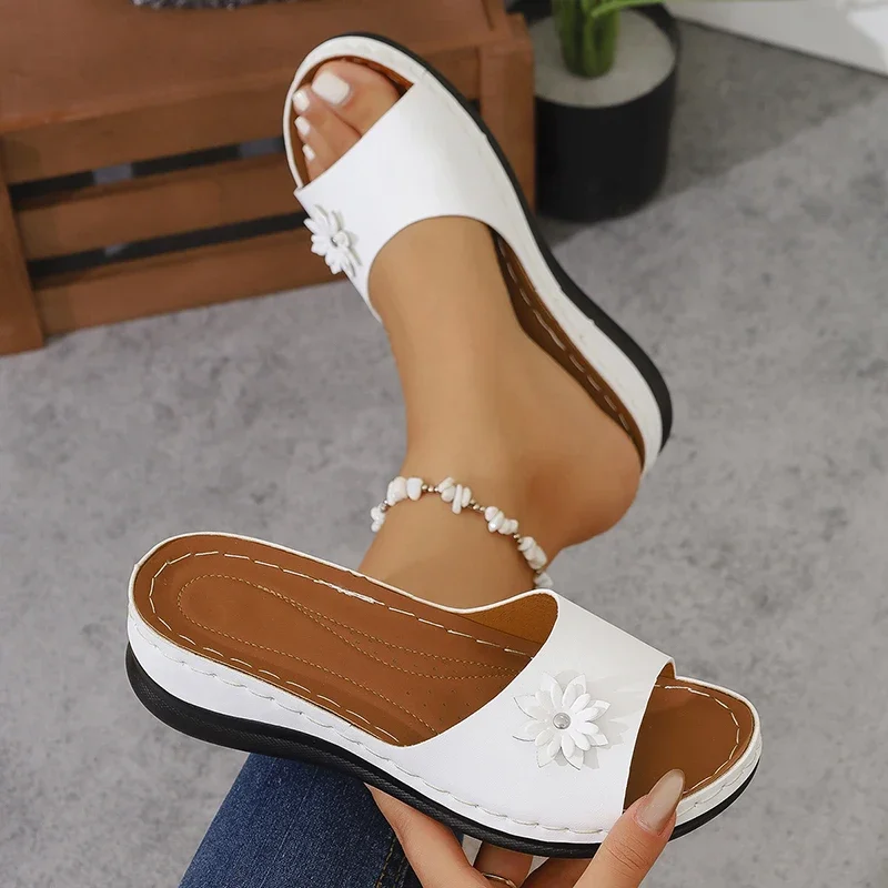 Women's Sandals New Wedges Slippers Women 2025 Summer Flower Decor Thick Sole Sandals Woman Plus Size 36-43 Platform Beach Shoes