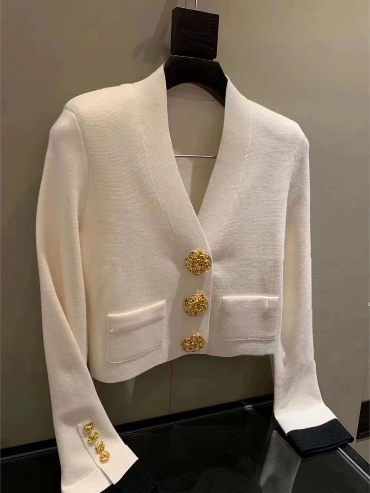 [oein] 2024 Light Luxury High Grade Knitted Cardigan Women\'s Top Spring New Black And White Contrast Gold Button V-neck