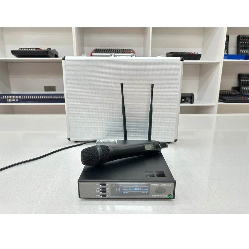 ไมโครโฟนไร้สายแบบช่องเดียว QS-10a ราคาประหยัด ระบบกระจายสัญญาณแบบ True Diversity สำหรับการร้องเพลง