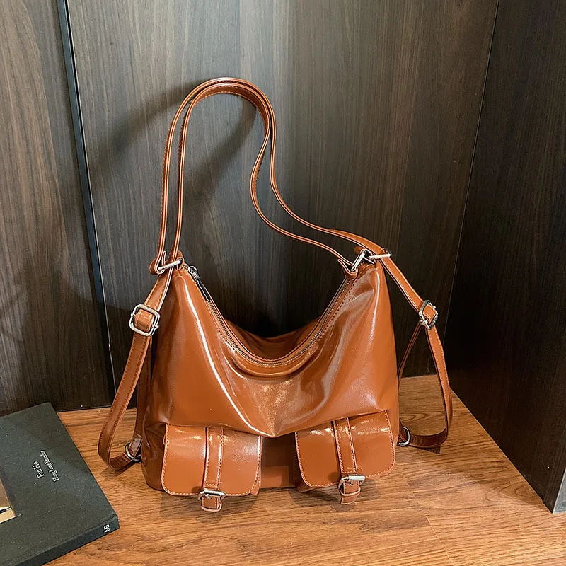 

Euro-Chic Convertible Tote - Women's Vintage Messenger Bag with Spacious Compartments, Retro Backpack for Work Commute & Travel