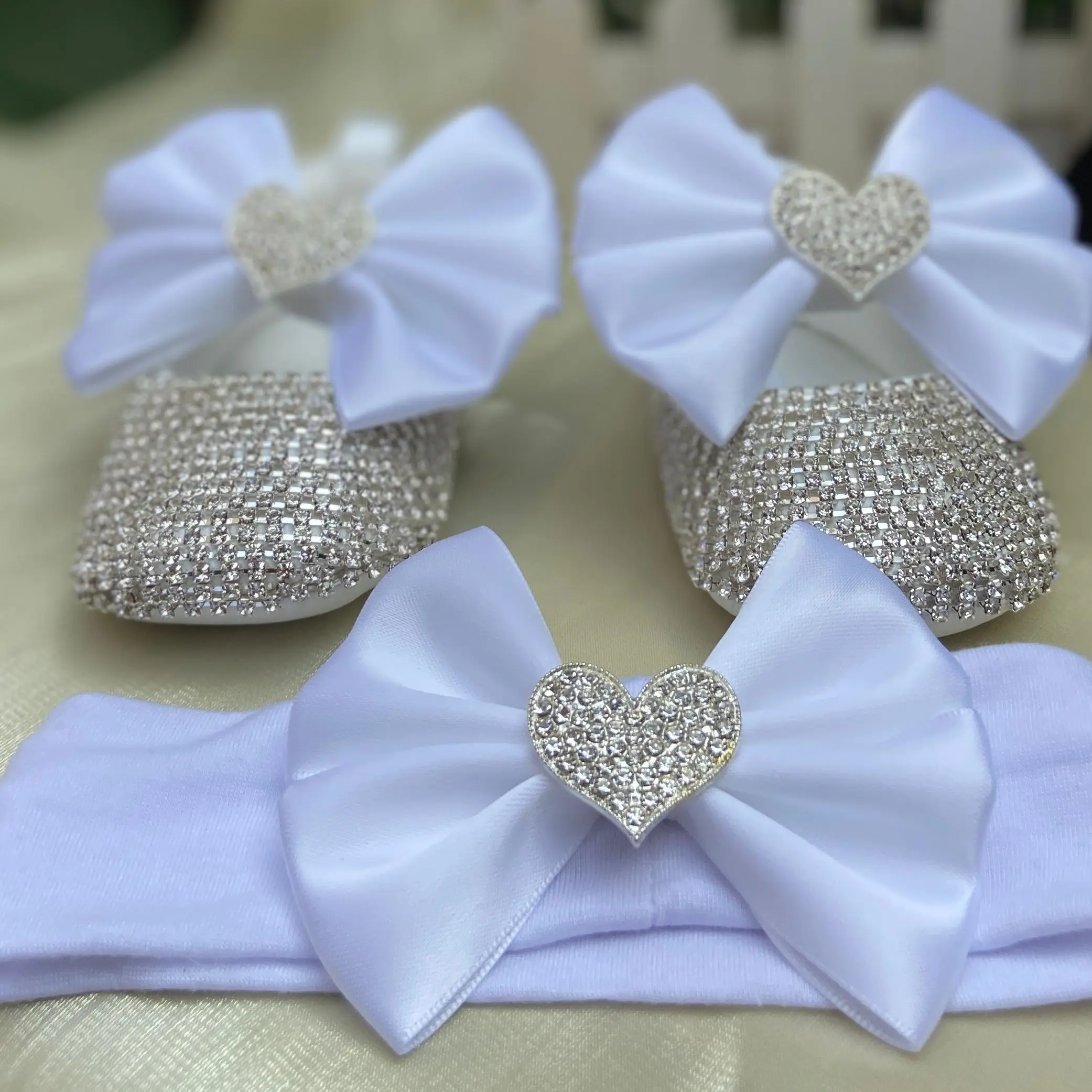 6. Dollbling Delicate Abrikoos Vlinder Baby Schoenen Hoofdband Set Luxe Diamant Pluis Outfit Rode Onderkant Meisje Doop Schoenen