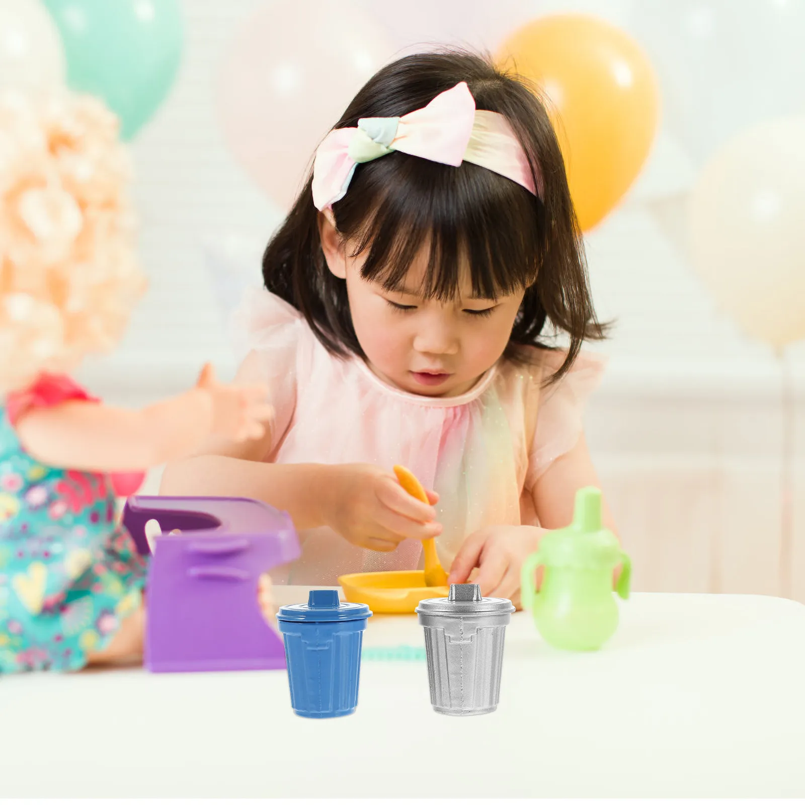 

2Pcs Mini Trash Can Alloy Realistic Garbage Bucket for Mini House Decoration Desktop Photo Prop Miniature House Accessories