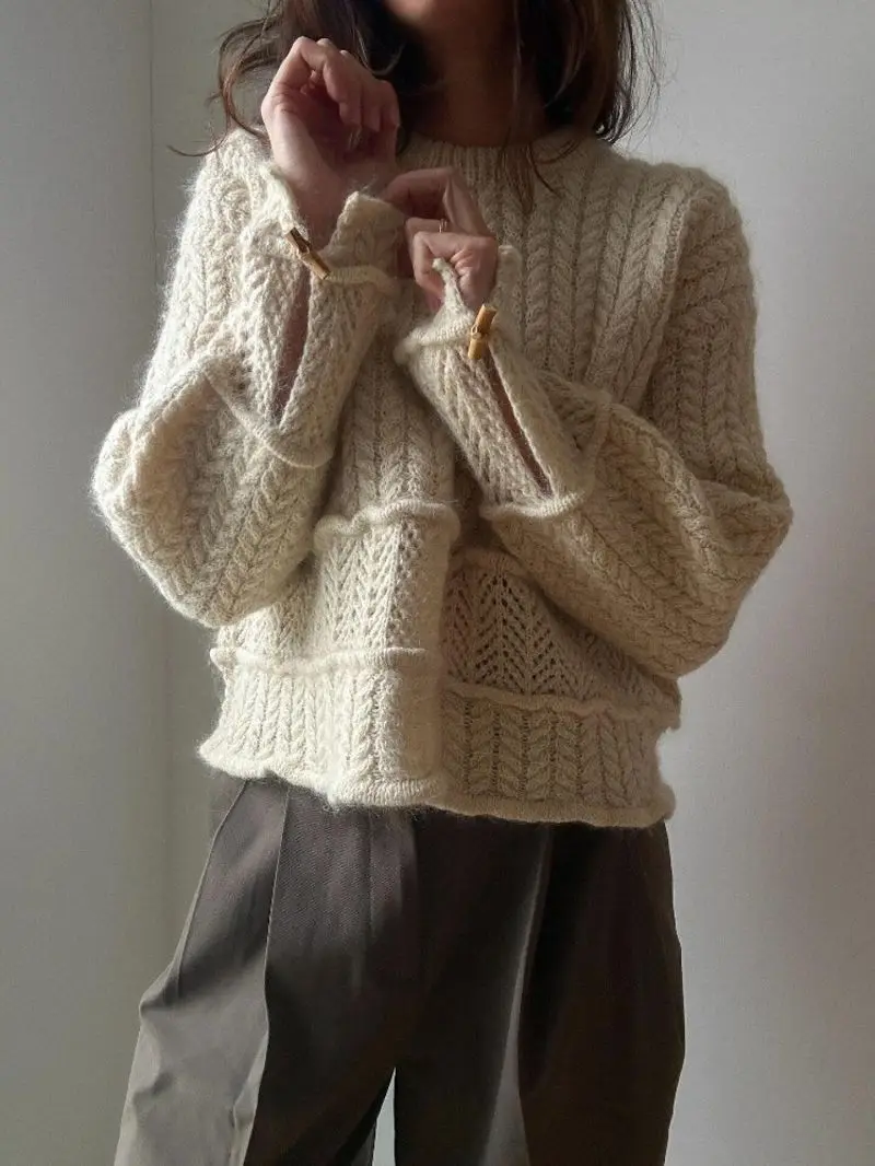 

2025 Autumn Atmosphere Top Unique Design Heavy Industry Hand-woven Twist Sweater Women