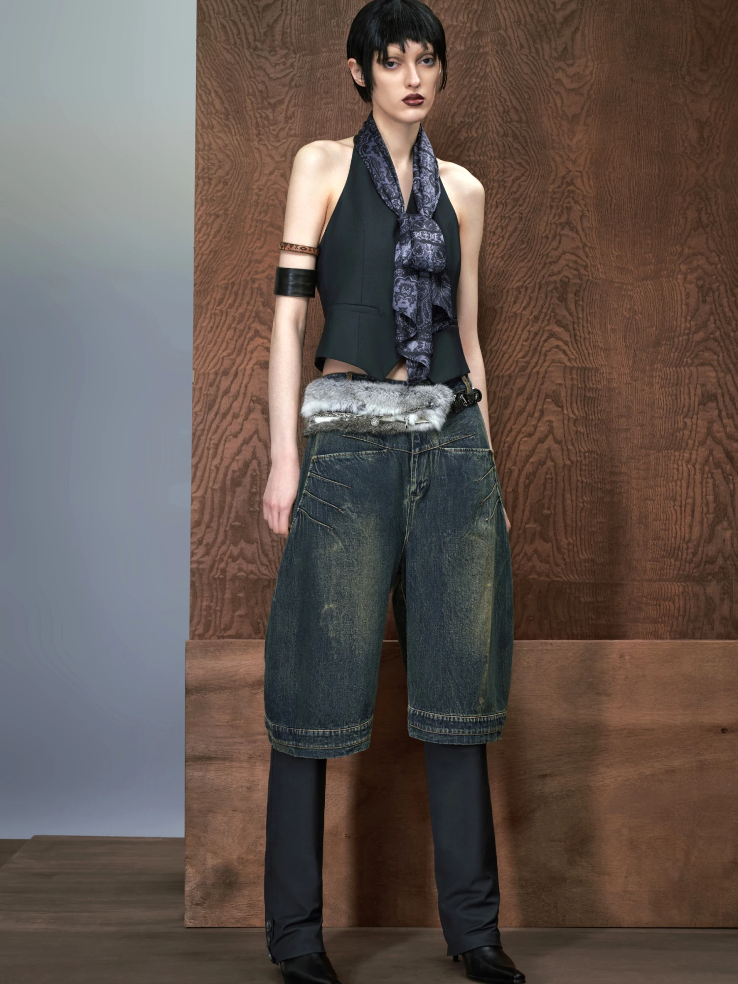 

Vest Bal Svel Ne Hanging Sle Retro Tee-Way Building Interior Floral Pattern Women's Faion Spring 2024 Design