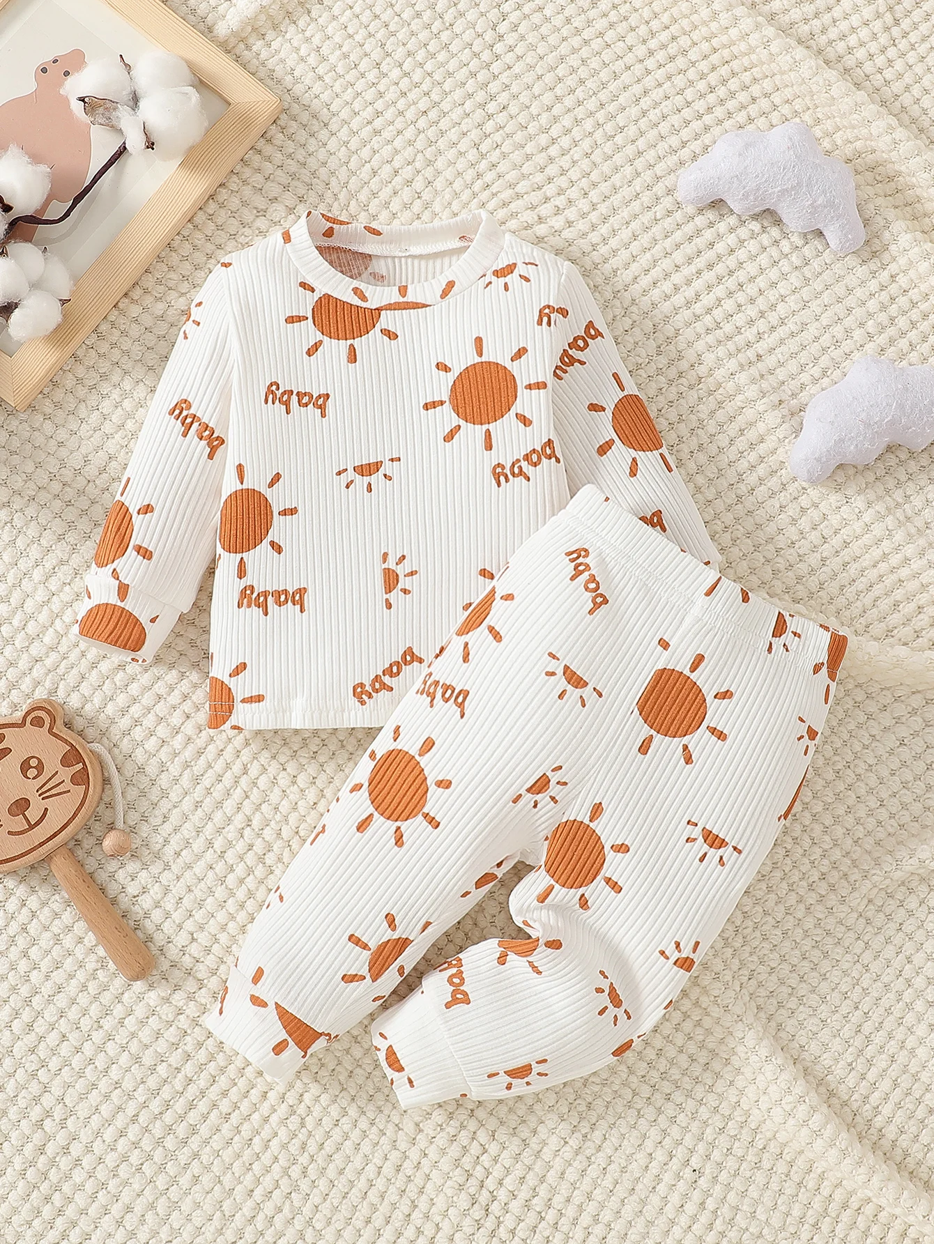 

Baby Boy Autumn Cute Wind Sun Printed Pit Strip Set Top Pants Home Daily Dressing