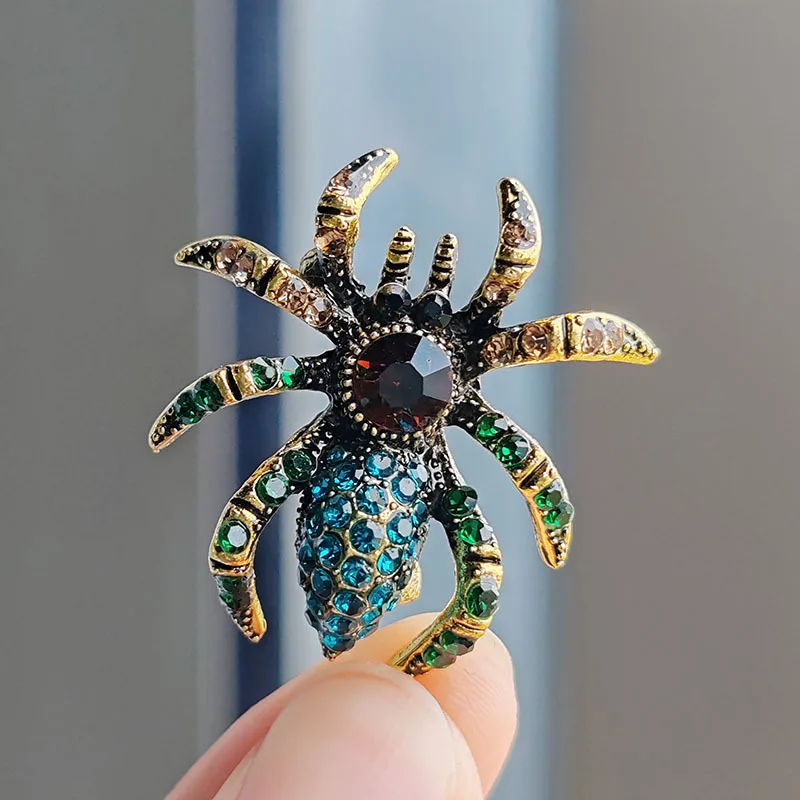 2024 New Fashion Opal Lifelike Spider Brooch Pin Vintage Insect Brooches For Women Party Formal Clothes Overcoat Accessories