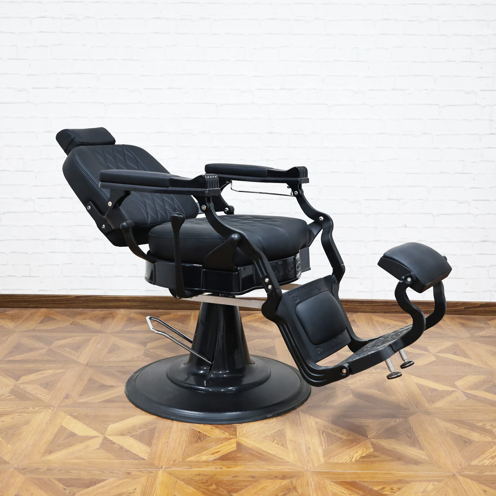 Schwarze Friseurstühle: 360° ° Volldrehung, Liegedesign, hydraulischer Lift, hochwertige kommerzielle Friseursalonmöbel – Detail 7