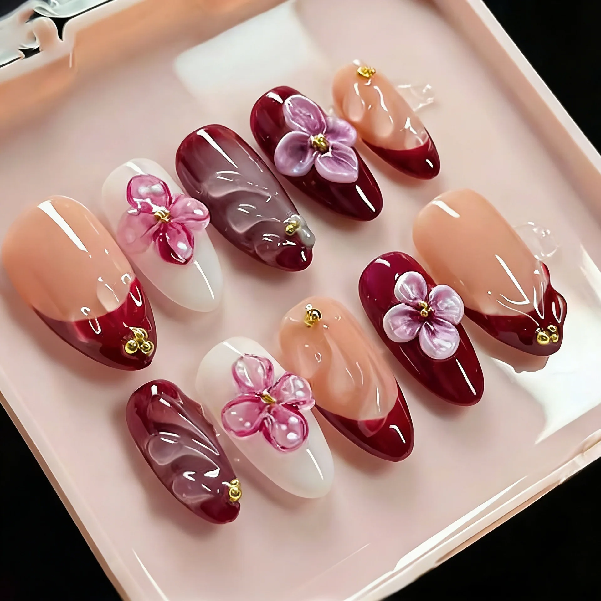 

30 3D three-dimensional flowers, premium brown French almonds, wearing armor, sweet handmade point diamonds, manicure
