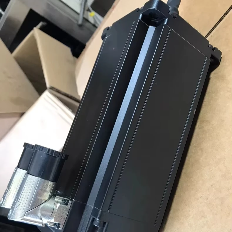 Genuine Original Product    8LVA33.B1015D000-0     8JSA33.R0045D100-0     8JSA42.R0035D100-0   Servo Motor