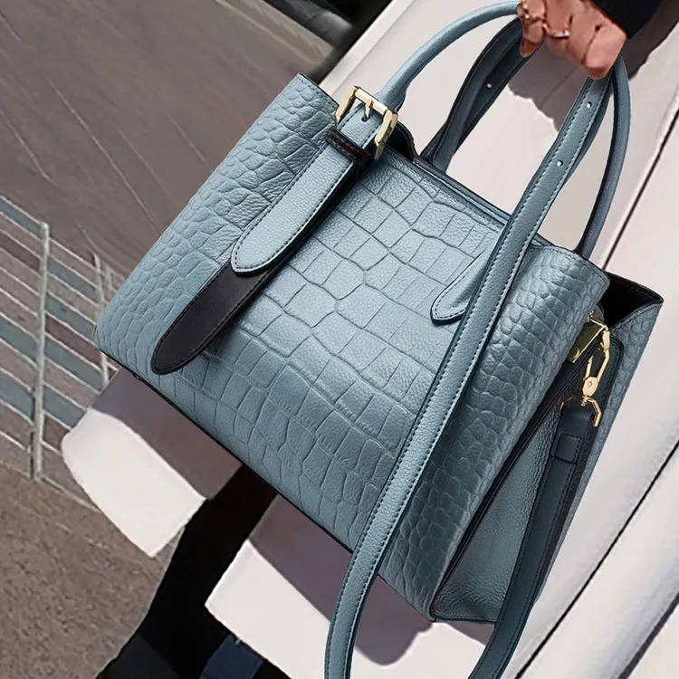 Crocodile-patterned genuine leather large-capacity women's bucket single-shoulder bag and simple commuting tote bag