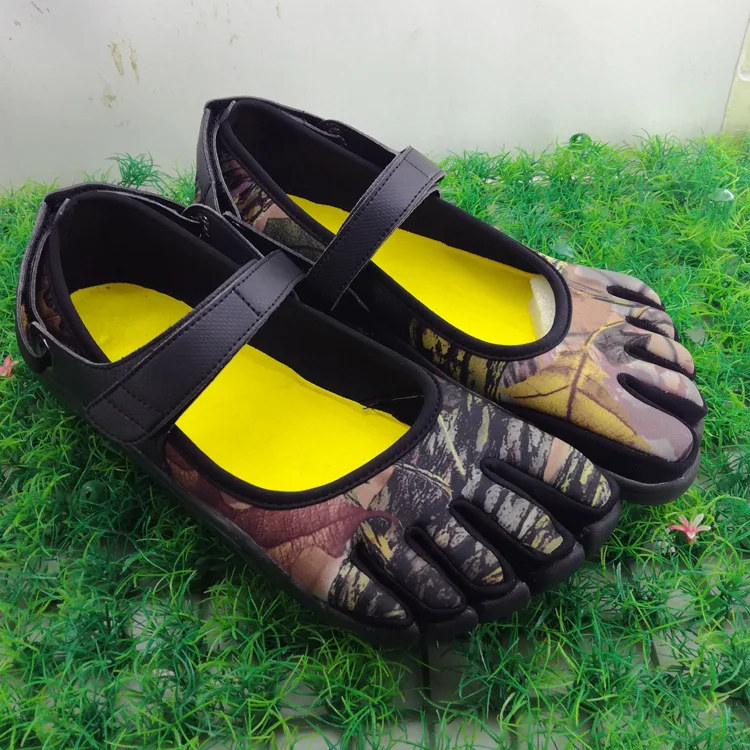 Outdoor Men Women Five Toes Shoes Lightweight Leather 5 Toes Sneakers Quick Dry Hiking Shoes Upstream Shoes