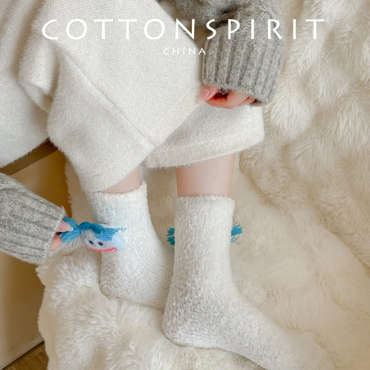 Интересные носки на осень и зиму, носки из кораллового флиса, носки до середины икры для сна, плюшевые носки, новогодние носки для девочек.