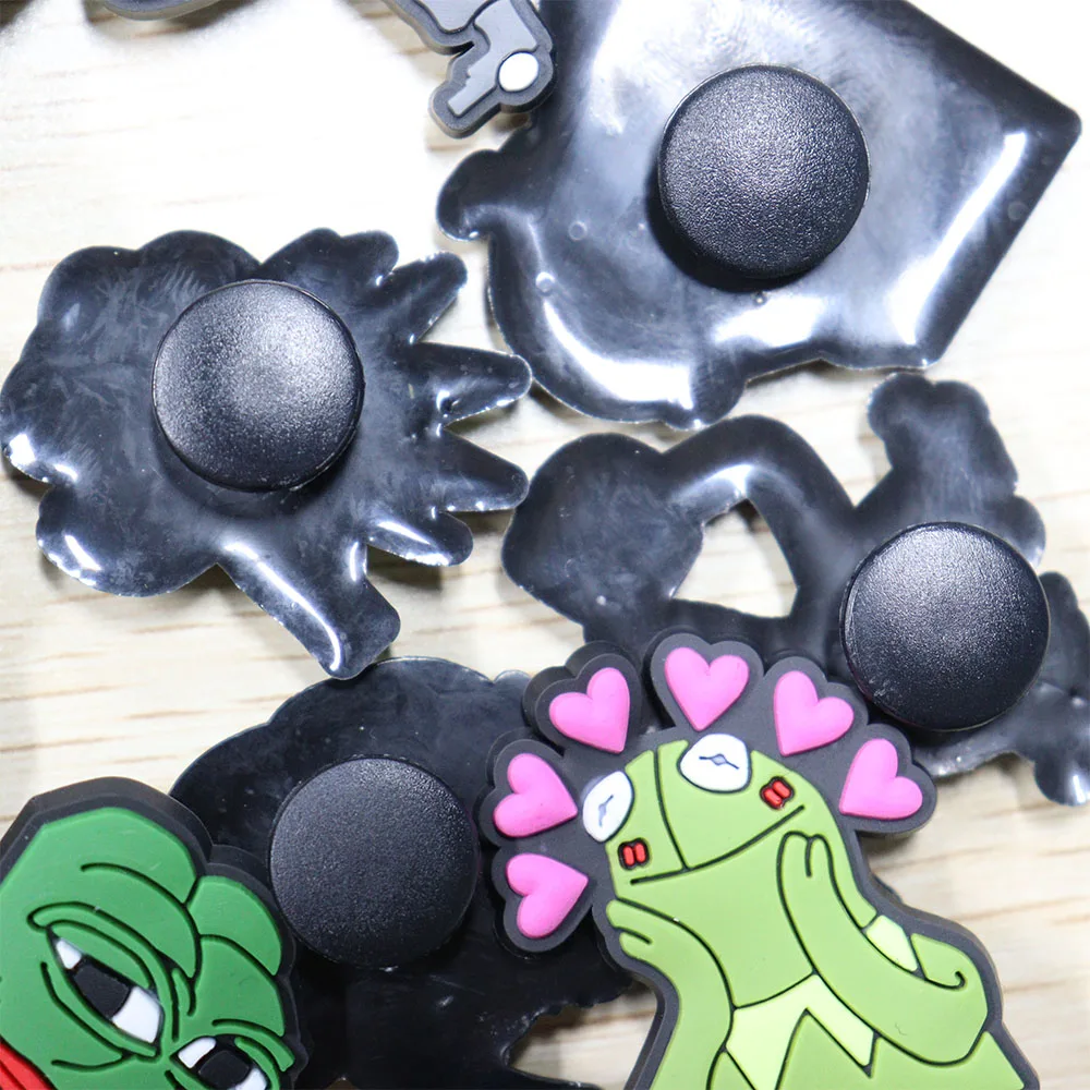 New Arrival 1Pcs PVC Funny Frogs Animals Shoe Button Charms for Children Accessories DIY Holiday Present