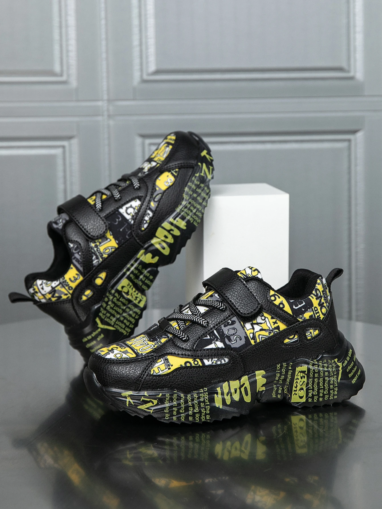 

Children's Sports Running Shoes, Random Letter Graffiti, Cushioning Anti-Slip Sports Shoes, Versatile Fashionable Stylish Trendy Shoes, Medium and Large Size Kidsren's Shoes