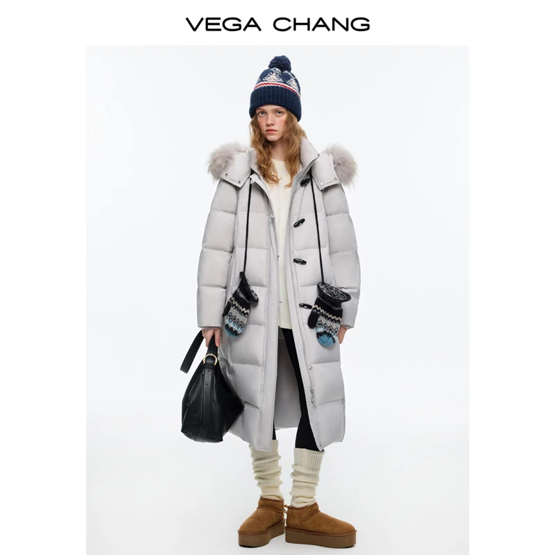 เสื้อแจ็คเก็ตดาวน์ยาวสำหรับผู้หญิง Vega Chang รุ่นใหม่สำหรับฤดูหนาว พร้อมฮู้ดและปกขนแรคคูนที่ถอดออกได้  กระดุมแบบสลับ [ไม่รวมอุปกรณ์เสริม]