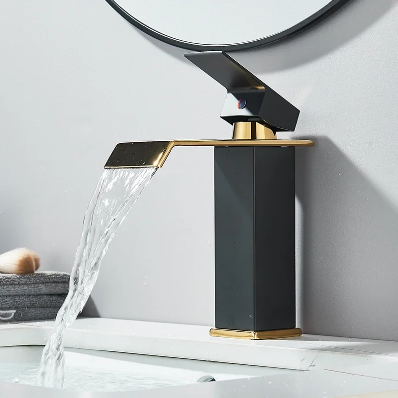 شلال ذهبي من الفولاذ المقاوم للصدأ صنبور الماء الساخن والبارد فوق حوض العداد صنبور حوض الحمام الخالي من الرذاذ