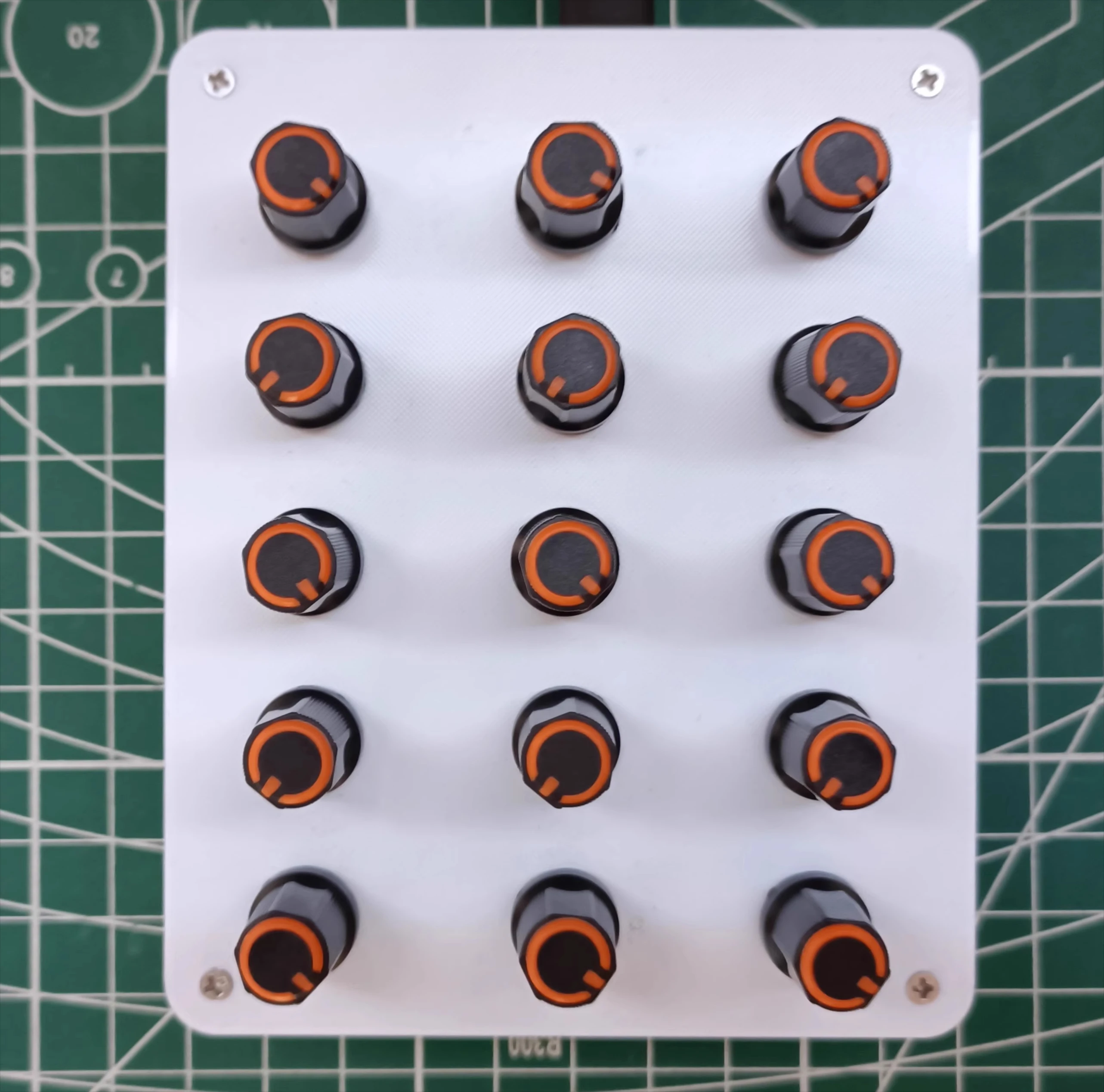 15 Knob Knobs Custom CC Information Volume USB-C Interface Music Host Software MIDI Controller