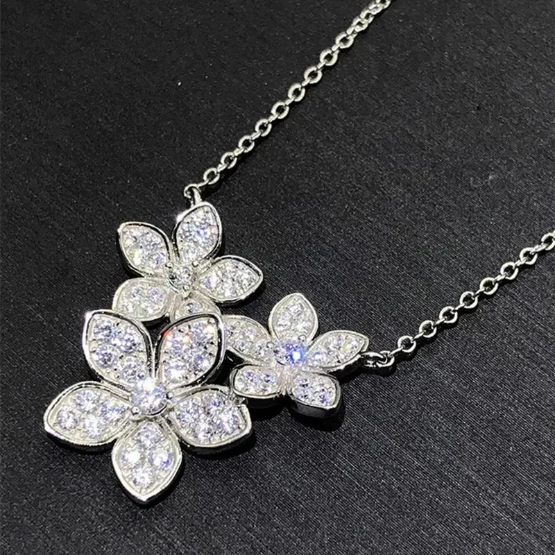 Elegant Flower Necklace for Women 2026 Exquisite Countryside Pendant Fashionable Daily Jewelry Accessory Ladies