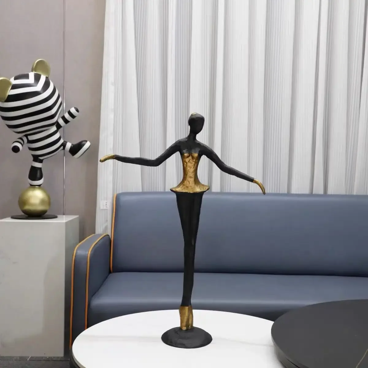 Modern Black Abstract Figure Sculpture Model Soft Decoration For House Sales Office Villa Bookcase Porch Home Decorative Item